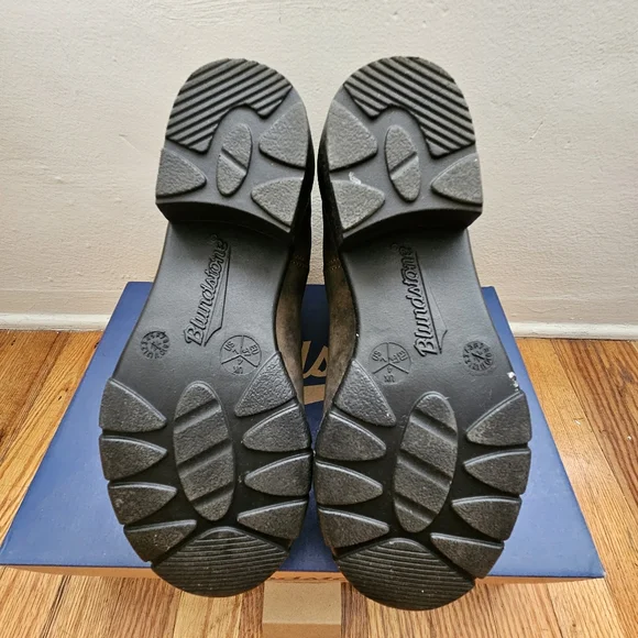 Blundstone Heeled Boots - Picture 3 of 4